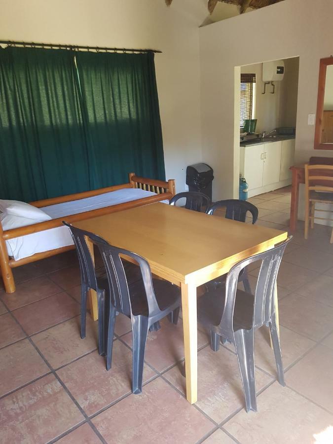 Hekpoort The Nutbush Boma Lodge חדר תמונה