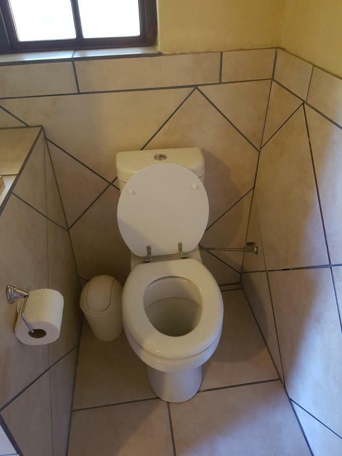 Hekpoort The Nutbush Boma Lodge חדר תמונה